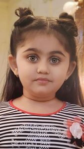 cast of bade achhe lagte hain 2 pihu real name is Aarohi M. Kumawat, Real age 8 years, rumored salary is 25000$ Net Worth. 