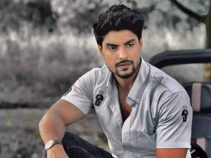 Ankit Gupta, Real age age 34 years, girlfriend Priyanka Chahar Choudhary also known as Pari Choudhary, Instagram (@6_ankitgupta).